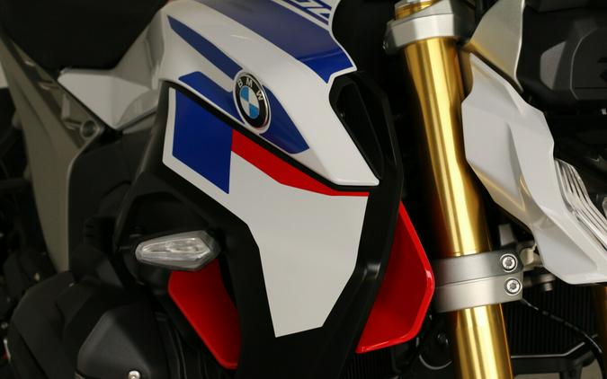 2026 BMW R 1300 R