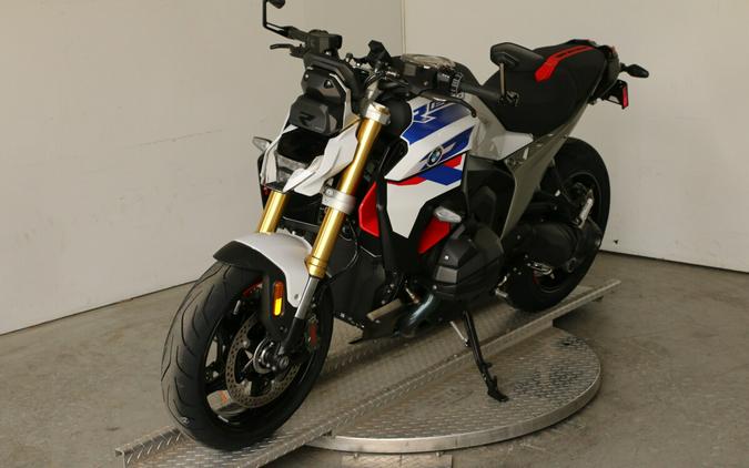 2026 BMW R 1300 R