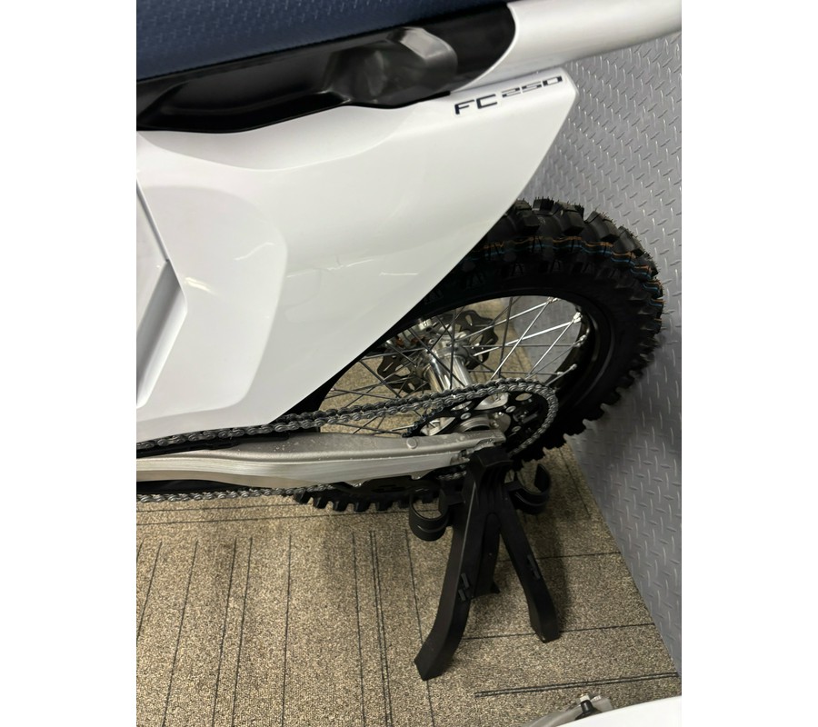 2025 Husqvarna FC 250