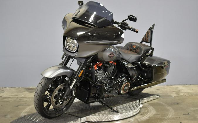 2025 Harley-Davidson CVO Street Glide Raven Fade