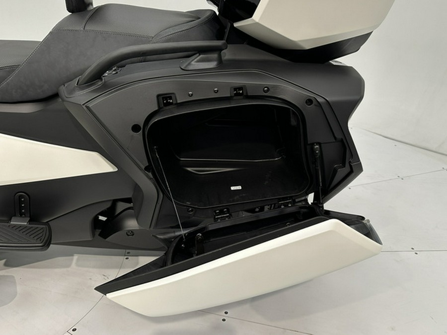2026 Can-AM RT Sea-To-Sky (SE6)