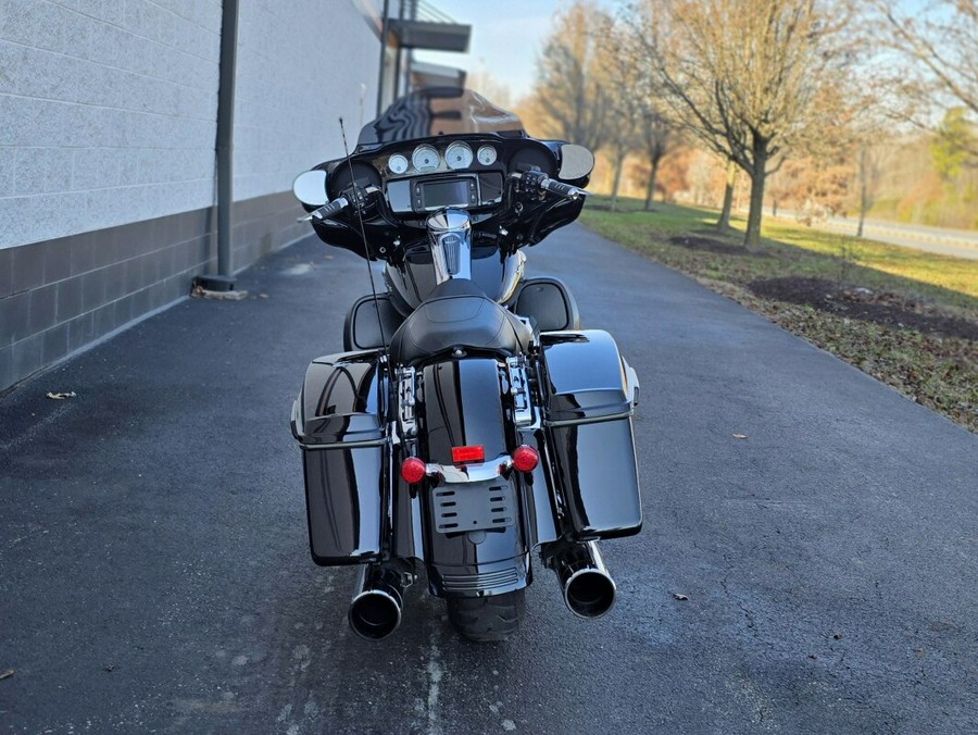 2017 Harley-Davidson® Street Glide® Special Vivid Black