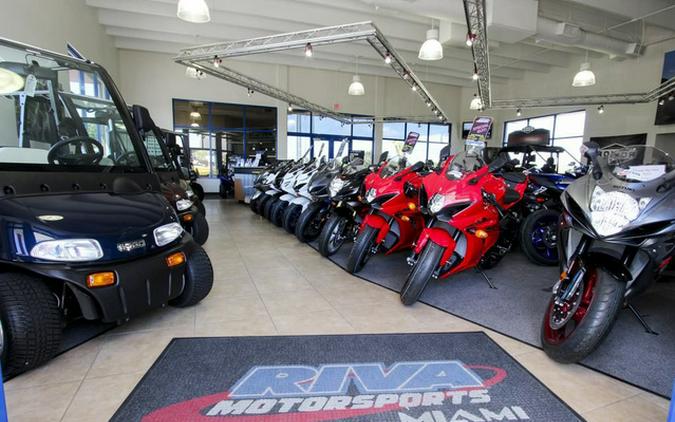2023 Can-Am Defender X Mr With Doors HD10