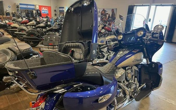 2024 Indian Motorcycle® Roadmaster® Spirit Blue Metallic/Silver Quartz Metallic