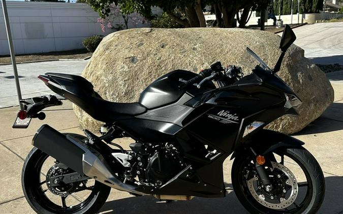 2026 Kawasaki Ninja 500 ABS Metallic Flat Spark Black