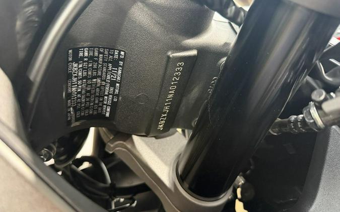 2022 Kawasaki Ninja® ZX™-6R Metallic Matte Graphenesteel Gray/Metallic Black