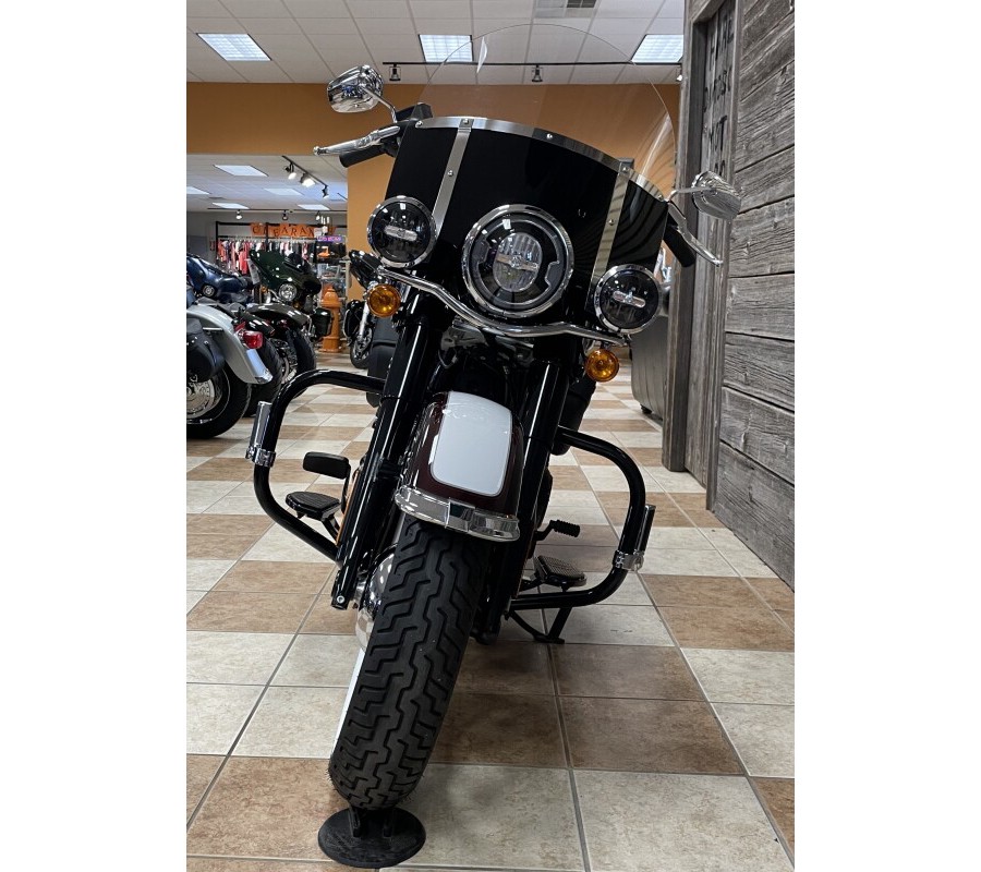 2021 Harley-Davidson Heritage Classic 114 Midnight Crimson & Stone Washed White Pearl