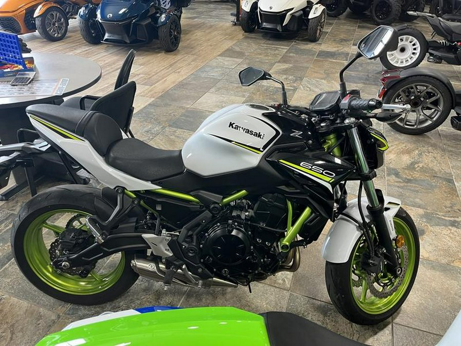 2021 Kawasaki Z650 ABS Pearl Blizzard White/Metallic Spark Black