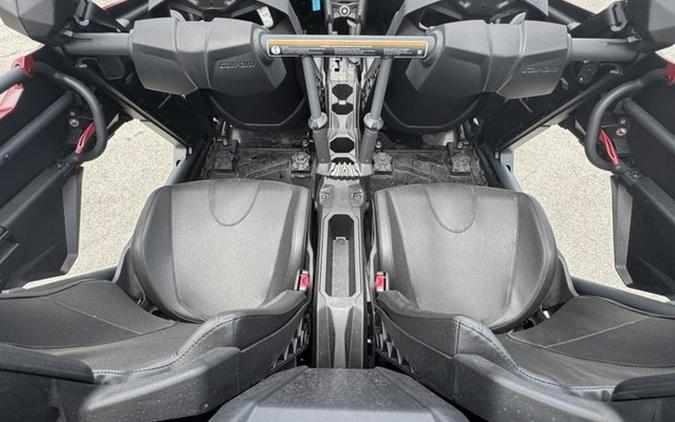 2025 Can-Am Maverick X3 MAX RS Turbo Fiery Red & Hyper Silver