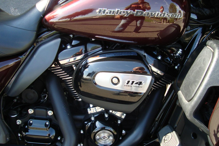 2022 Harley-Davidson® Ultra Limited Midnight Crimson/Vivid Black - Black Finish