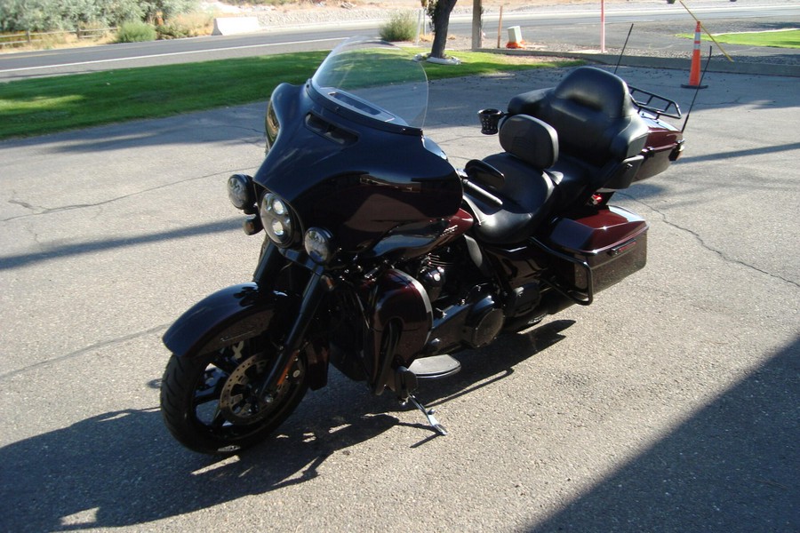 2022 Harley-Davidson® Ultra Limited Midnight Crimson/Vivid Black - Black Finish