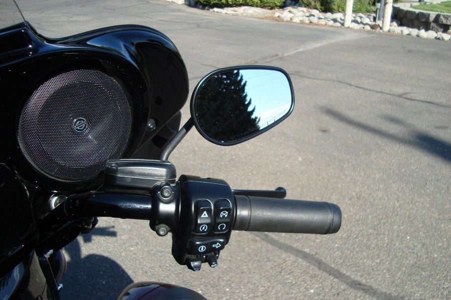 2022 Harley-Davidson® Ultra Limited Midnight Crimson/Vivid Black - Black Finish