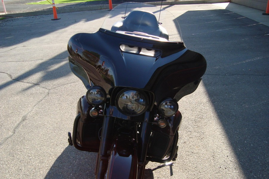 2022 Harley-Davidson® Ultra Limited Midnight Crimson/Vivid Black - Black Finish