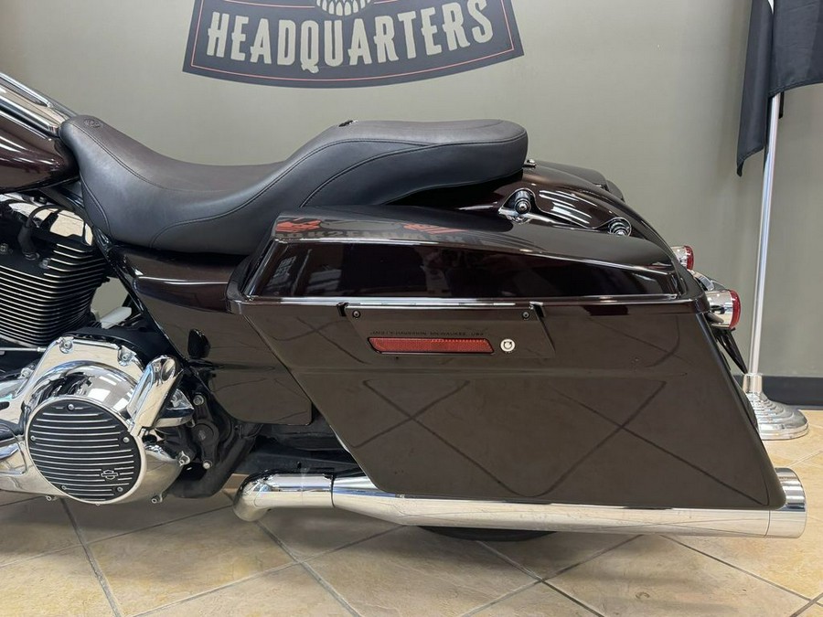 2011 Harley-Davidson Street GlideT Base