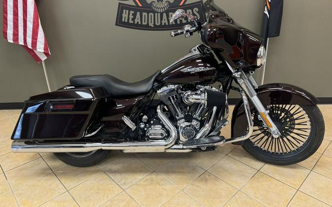 2011 Harley-Davidson Street GlideT Base