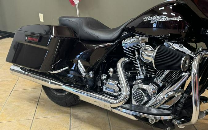 2011 Harley-Davidson Street GlideT Base