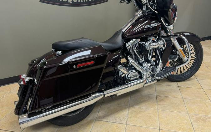 2011 Harley-Davidson Street GlideT Base