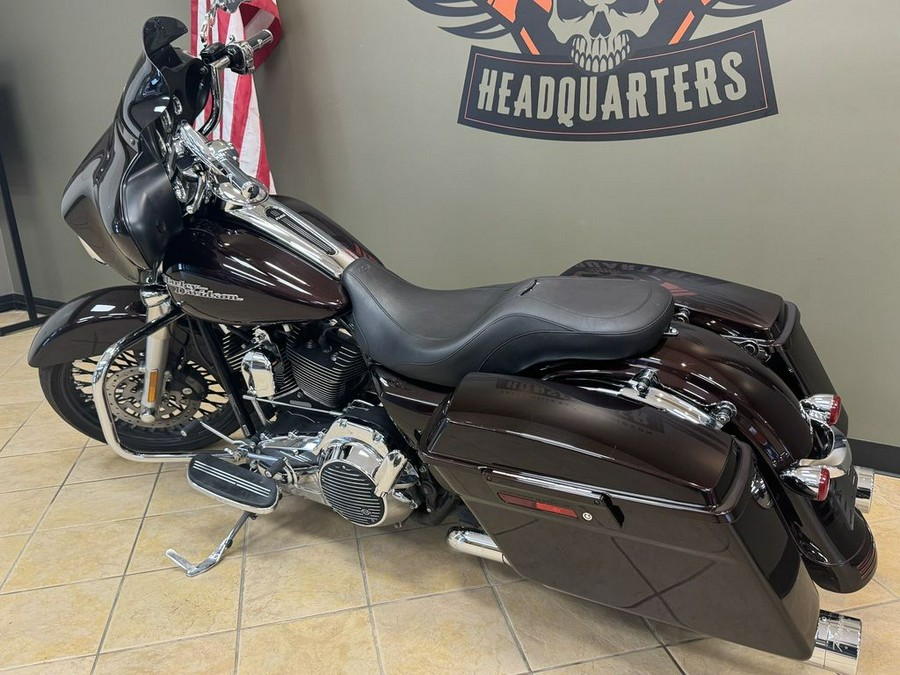 2011 Harley-Davidson Street GlideT Base