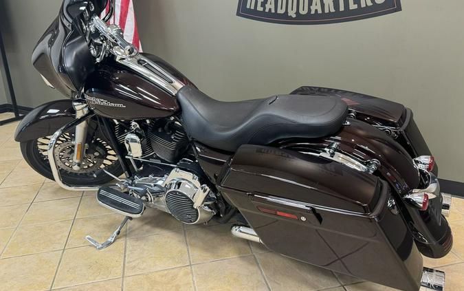 2011 Harley-Davidson Street GlideT Base