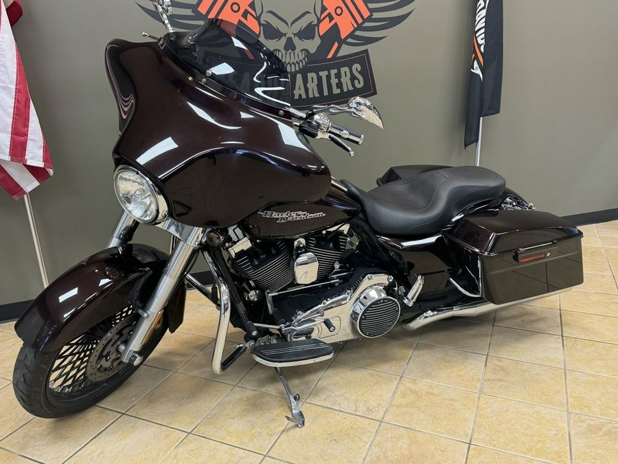 2011 Harley-Davidson Street GlideT Base