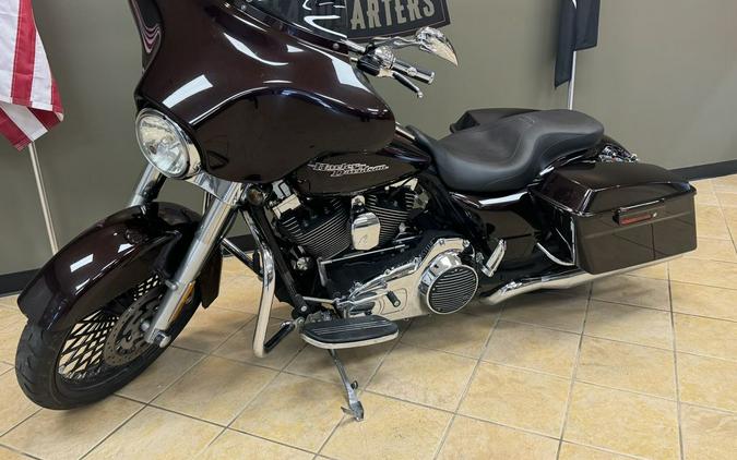 2011 Harley-Davidson Street GlideT Base