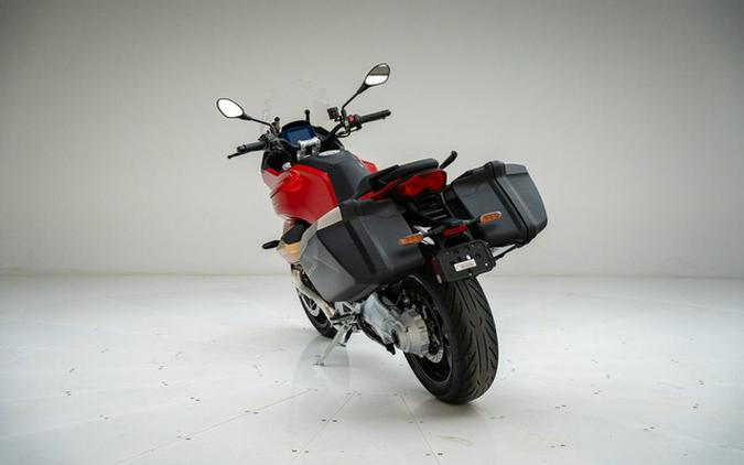 2024 Moto Guzzi V100 Mandello