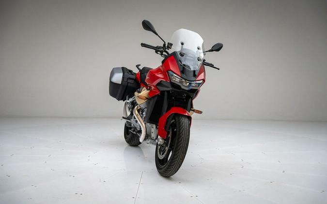 2024 Moto Guzzi V100 Mandello