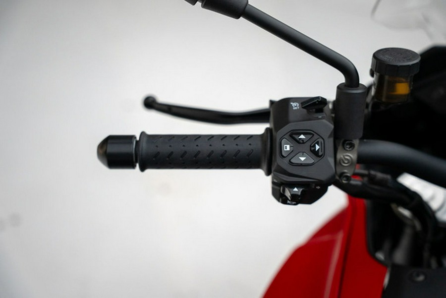 2024 Moto Guzzi V100 Mandello