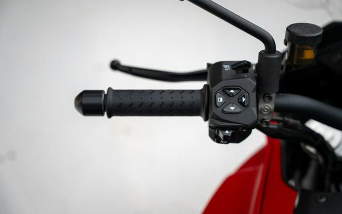 2024 Moto Guzzi V100 Mandello