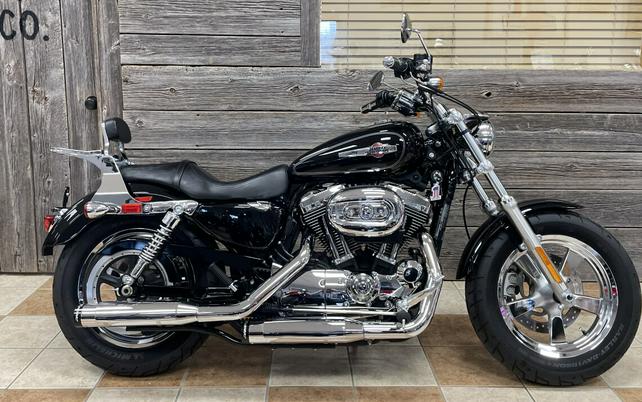 2015 Harley-Davidson 1200 Custom Vivid Black