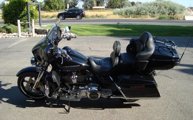 2021 Harley-Davidson® CVO™ Limited Royal Purple & Royal Black Fade