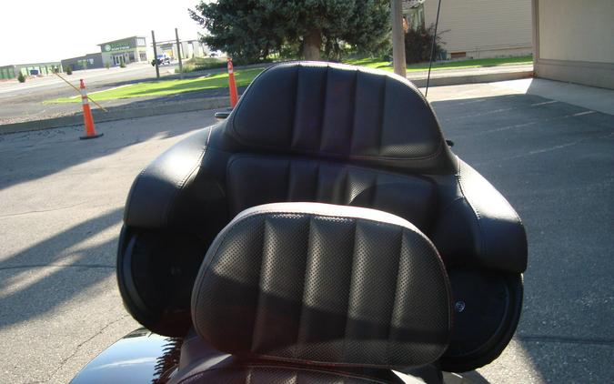 2021 Harley-Davidson® CVO™ Limited Royal Purple & Royal Black Fade