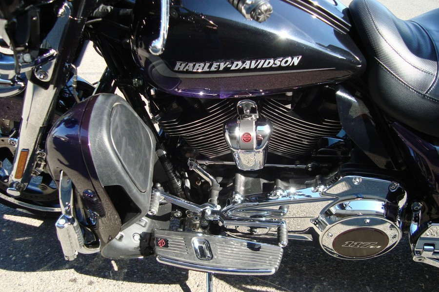 2021 Harley-Davidson® CVO™ Limited Royal Purple & Royal Black Fade