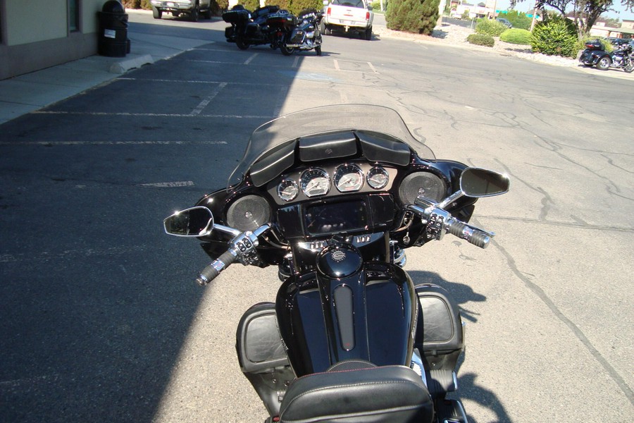 2021 Harley-Davidson® CVO™ Limited Royal Purple & Royal Black Fade