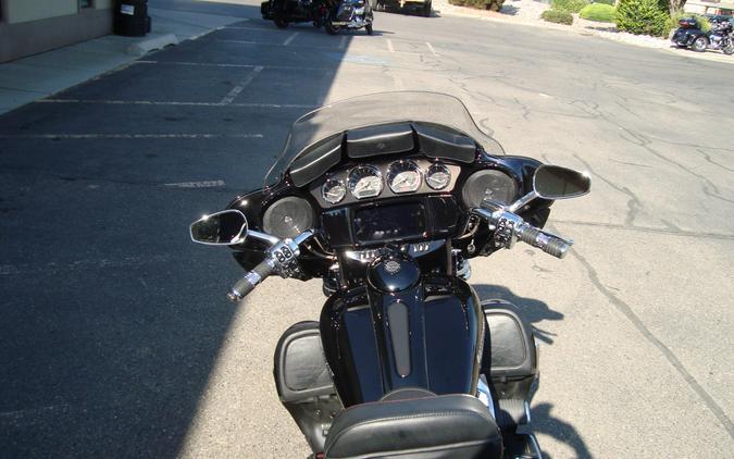 2021 Harley-Davidson® CVO™ Limited Royal Purple & Royal Black Fade