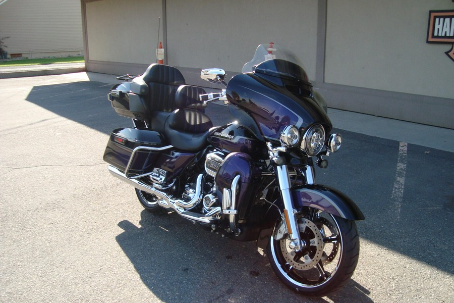 2021 Harley-Davidson® CVO™ Limited Royal Purple & Royal Black Fade