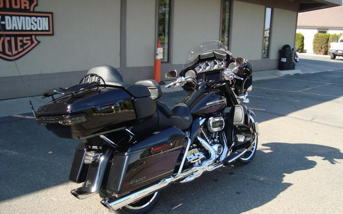 2021 Harley-Davidson® CVO™ Limited Royal Purple & Royal Black Fade