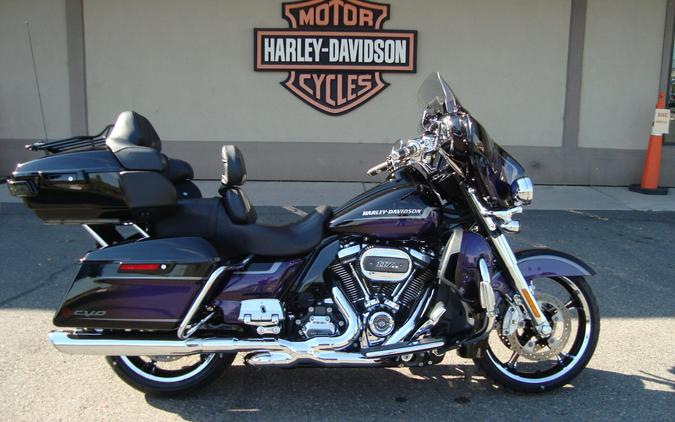 2021 Harley-Davidson® CVO™ Limited Royal Purple & Royal Black Fade