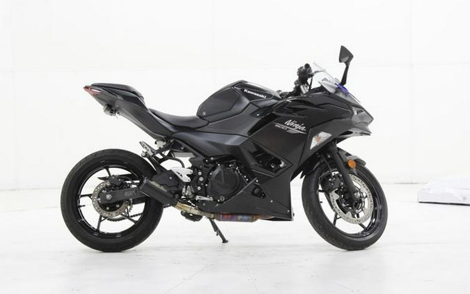 2026 Kawasaki Ninja 500 Metallic Flat Spark Black