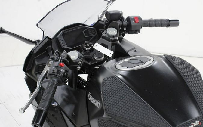 2026 Kawasaki Ninja 500 Metallic Flat Spark Black