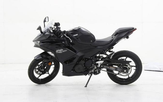2026 Kawasaki Ninja 500 Metallic Flat Spark Black