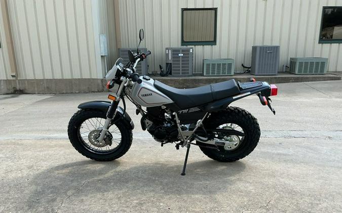 2027 Yamaha TW200