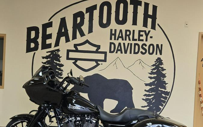 2025 Harley-Davidson® Road Glide® 3 Vivid Black