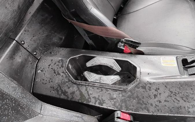 2019 Can-Am Commander XT 800R Carbon Black & Octane Blue