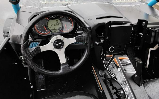 2019 Can-Am Commander XT 800R Carbon Black & Octane Blue