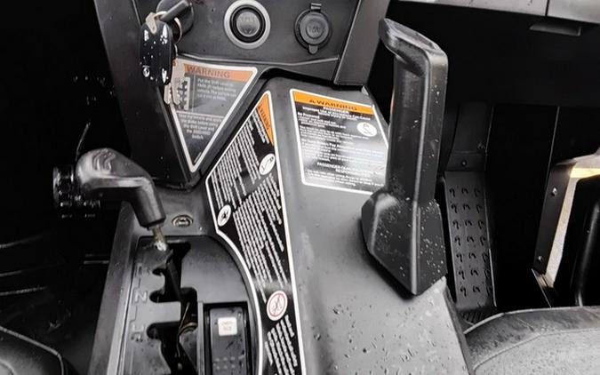 2019 Can-Am Commander XT 800R Carbon Black & Octane Blue