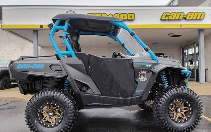 2019 Can-Am Commander XT 800R Carbon Black & Octane Blue