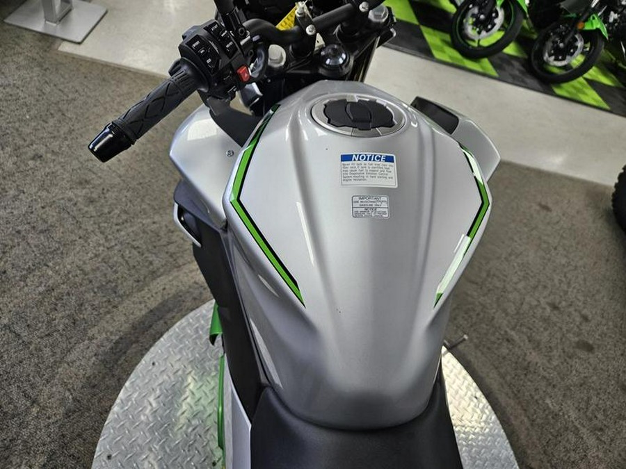 2024 Kawasaki Z7 Hybrid ABS