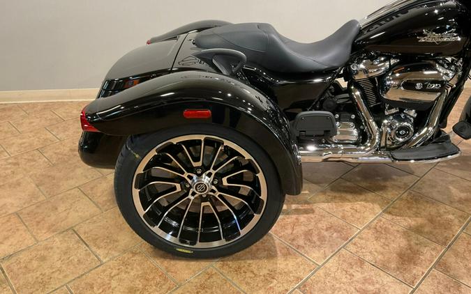 2024 Harley-Davidson®FLTRT Road Glide® 3 Vivid Black