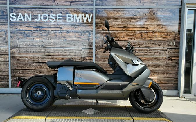 2023 BMW CE 04 Review [Urban Electric Commuter Scooter]